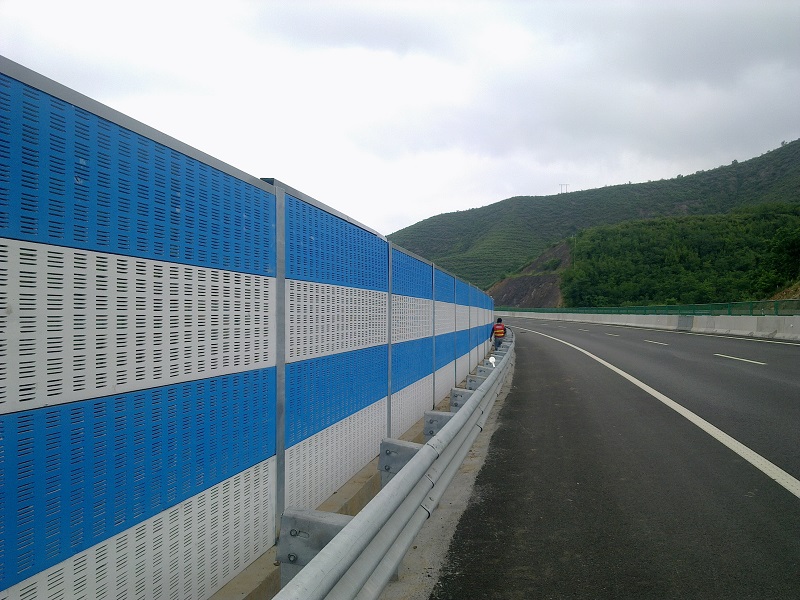 <a href=http://www.chekf.cn/news_article?news_id=122>聲屏障</a>